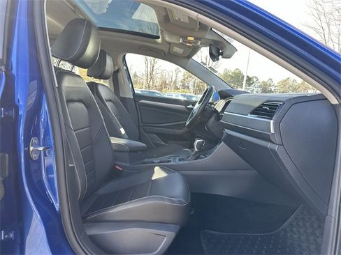 Used 2023 Volkswagen Jetta SE w/ Panoramic Sunroof Package image 37