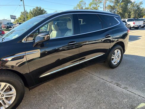 Used 2018 Buick Enclave Essence image 4
