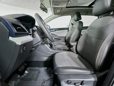 Used 2022 Volkswagen Taos SE w/ Panoramic Sunroof Package image 18