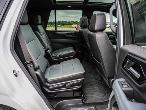 Used 2025 GMC Yukon AT4 w/ AT4 Premium Package AWD/4WD image 26