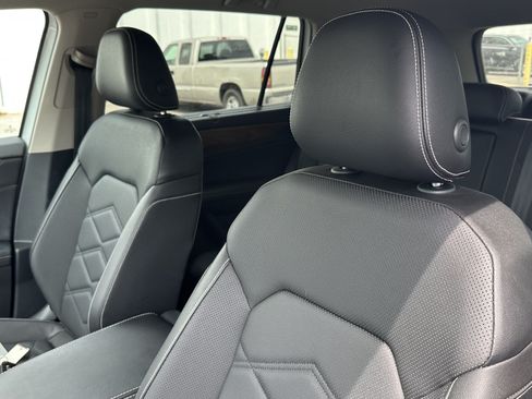Used 2025 Volkswagen Atlas SE AWD/4WD image 18