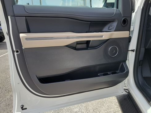 Used 2024 Ford Expedition XLT RWD image 18