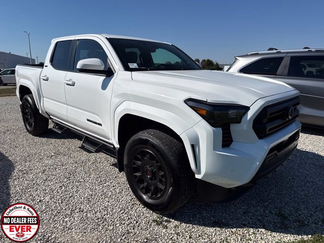 Used 2025 Toyota Tacoma SR5 AWD/4WD image 9
