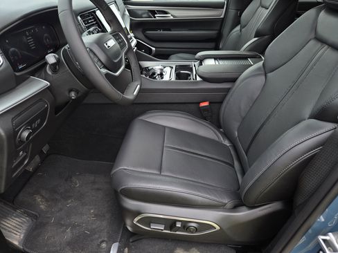 New 2026 Jeep Grand Wagoneer L Limited AWD/4WD image 15