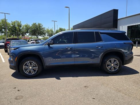 Used 2024 Chevrolet Traverse LT w/ LPO, Floor Liner Package FWD image 5