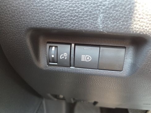 Used 2022 Toyota RAV4 LE AWD/4WD image 29