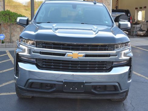 Used 2022 Chevrolet Silverado 1500 LT AWD/4WD image 2