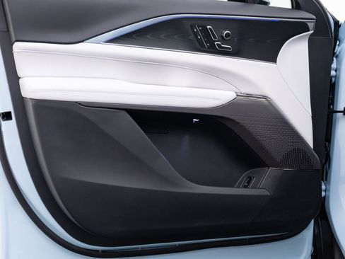 New 2026 Cadillac Lyriq Sport image 10