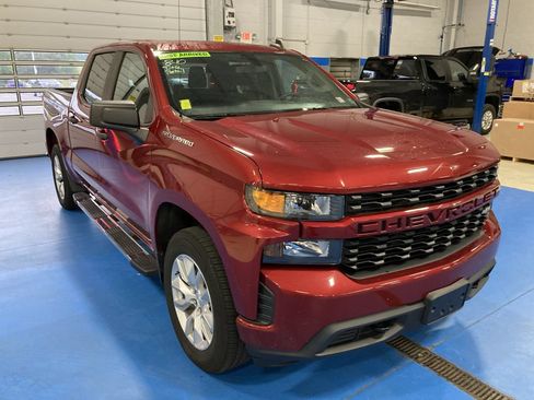 Used 2019 Chevrolet Silverado 1500 Custom w/ Custom Value Package AWD/4WD image 1