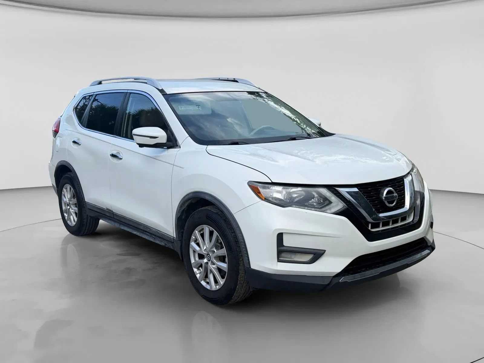 Used 2017 Nissan Rogue SV w/ SV Premium Package FWD image 7