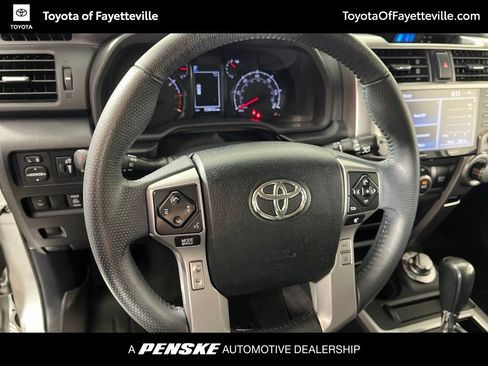 Used 2020 Toyota 4Runner SR5 AWD/4WD image 30