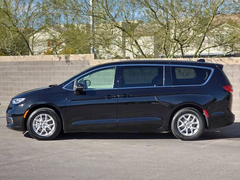 Certified 2024 Chrysler Pacifica Touring-L image 6