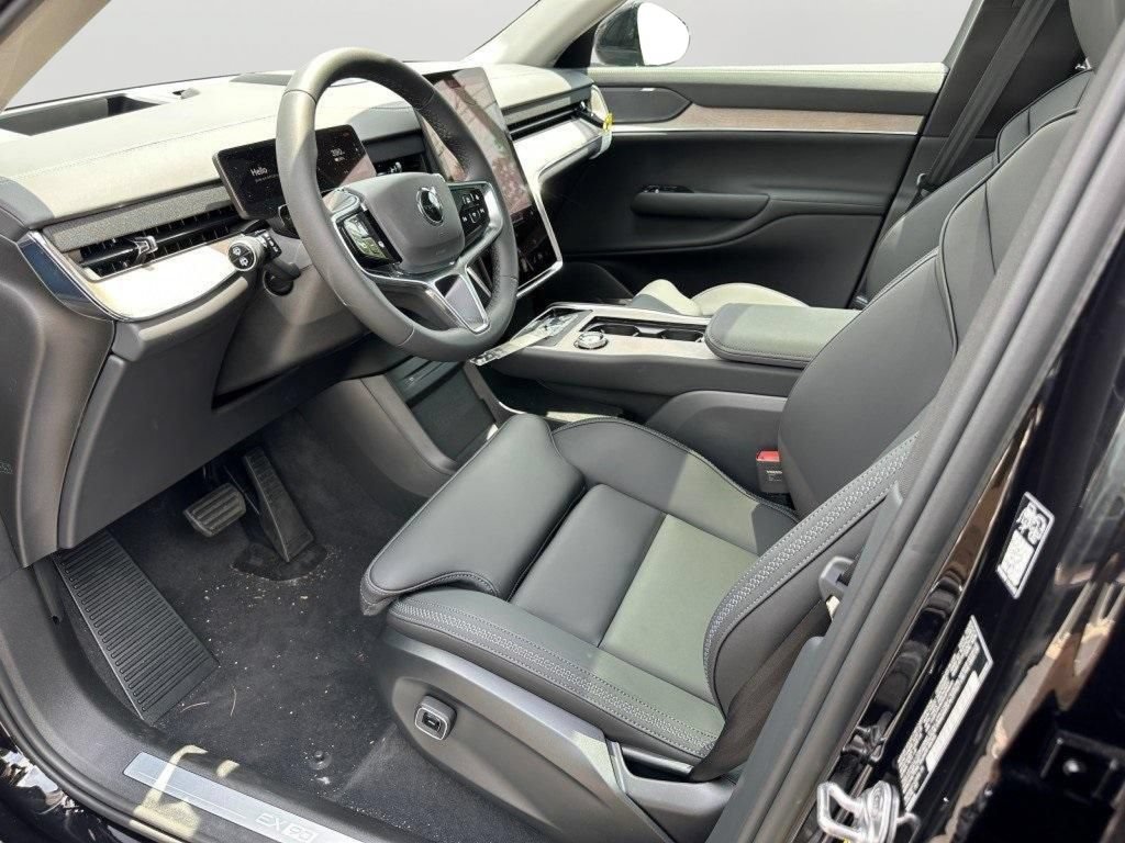 Certified 2025 Volvo EX90 Plus AWD/4WD image 17