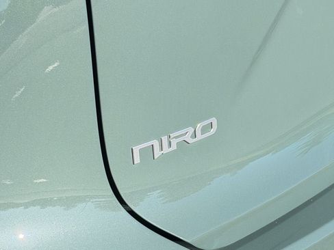Used 2025 Kia Niro FWD image 35