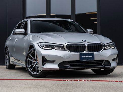 Used 2020 BMW 330i Sedan w/ Convenience Package RWD image 2