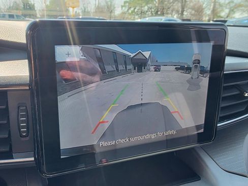 Used 2021 Ford Explorer XLT w/ Equipment Group 202A image 4