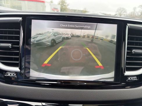 Used 2025 Chrysler Voyager LX image 23