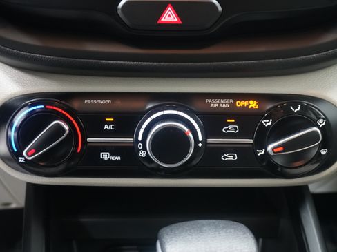 Used 2023 Kia Soul LX w/ LX Technology Package FWD image 19