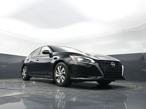 Used 2025 Nissan Altima 2.5 S FWD image 27