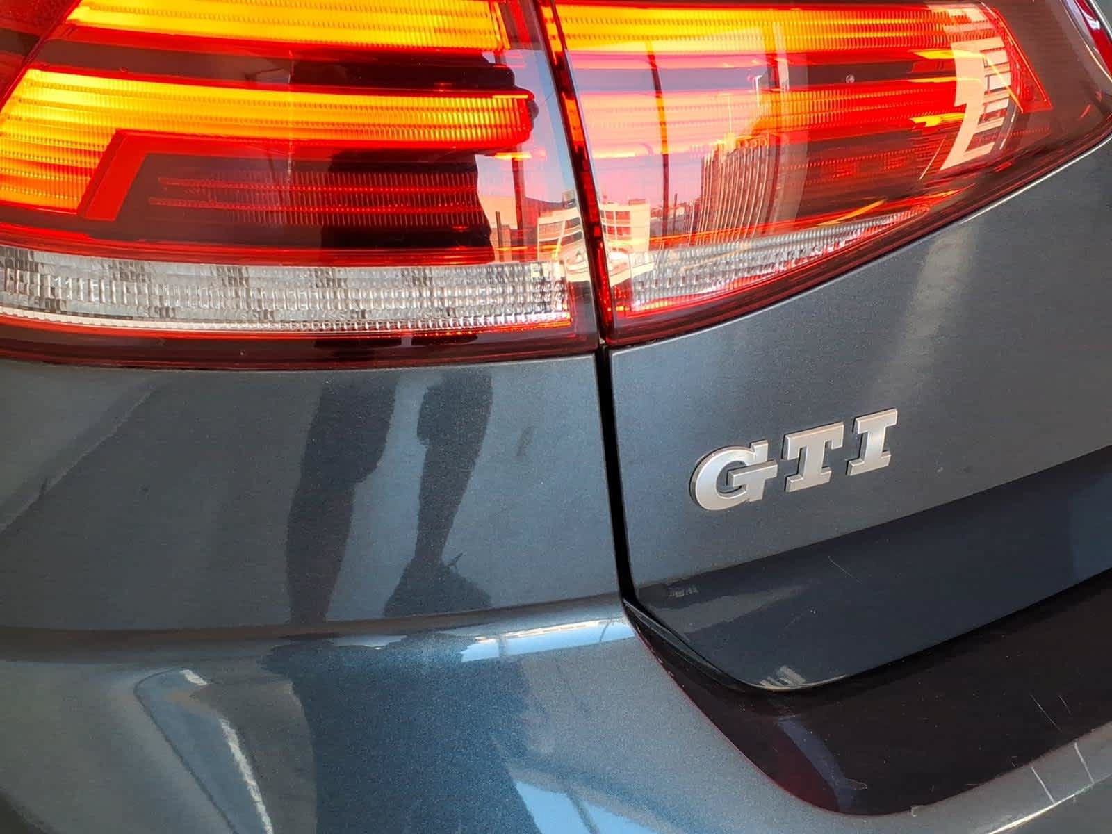 Used 2018 Volkswagen GTI SE w/ SE Leather Package FWD image 10