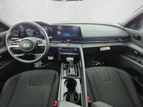 Certified 2025 Hyundai Elantra SEL FWD image 19