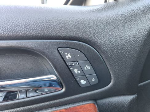 Used 2013 Chevrolet Avalanche LTZ image 21