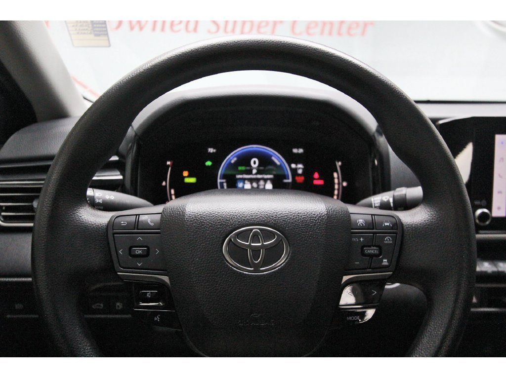 Used 2025 Toyota Camry LE FWD image 16