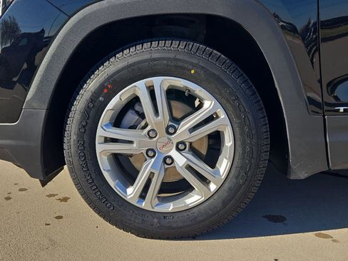 Used 2024 GMC Terrain SLE image 12