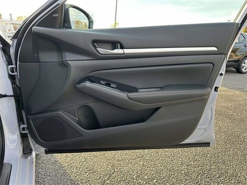 New 2025 Nissan Altima 2.5 SR w/ SR Premium Package image 8