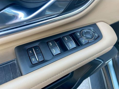 Used 2023 Chevrolet Tahoe Premier w/ Advanced Technology Package image 18