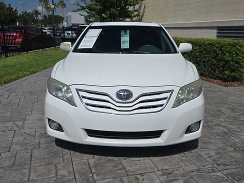 Used 2011 Toyota Camry XLE w/ SE/XLE Extra-Value Pkg FWD image 2