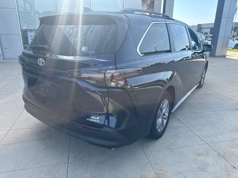 Used 2024 Toyota Sienna XLE w/ XLE Plus Package AWD/4WD image 7