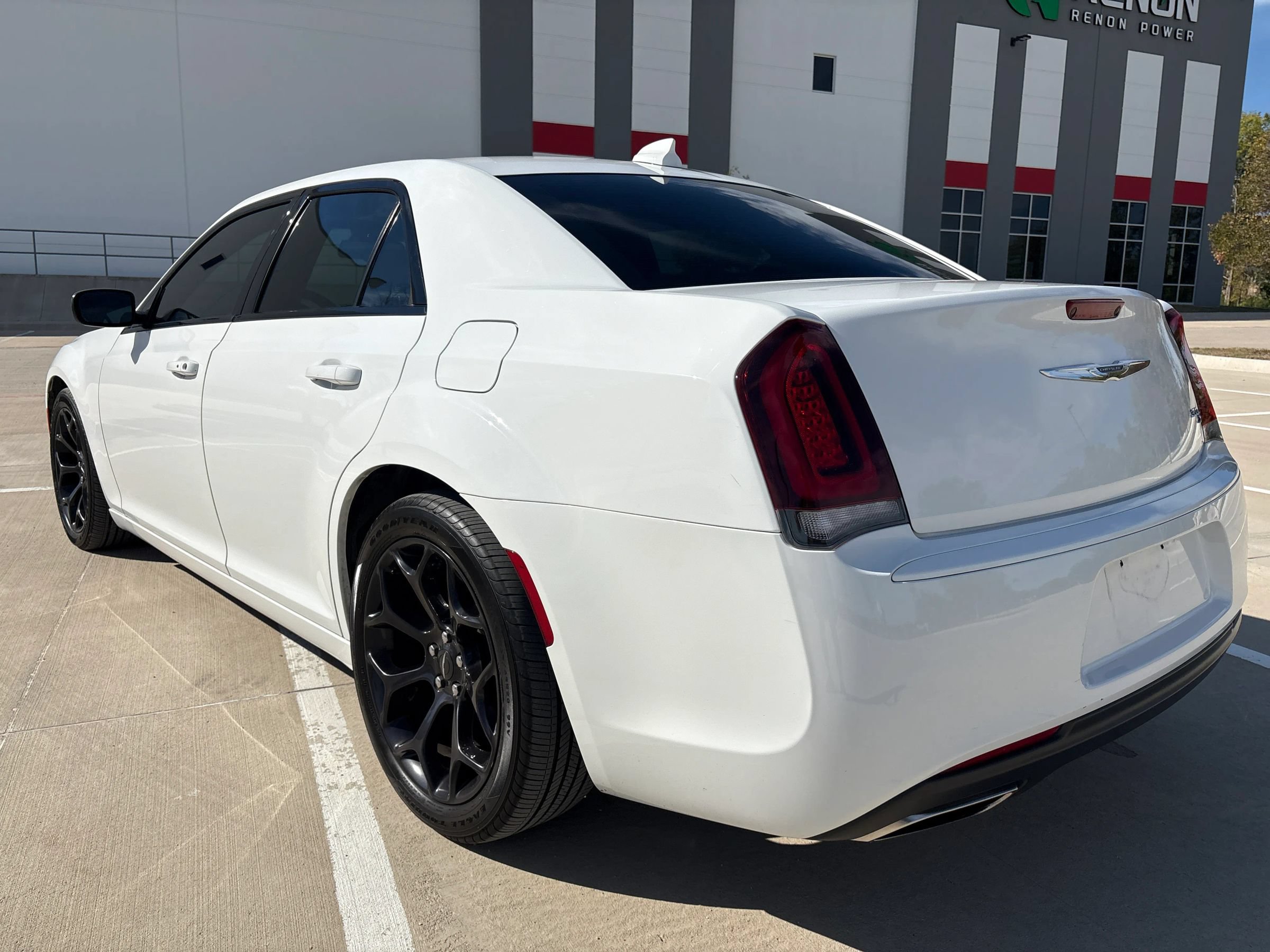 Used 2019 Chrysler 300 S RWD image 5