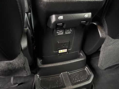 Used 2022 Jeep Wrangler Unlimited Sahara image 32