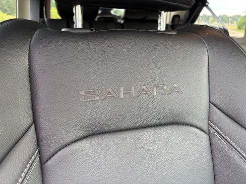 Used 2023 Jeep Wrangler Unlimited Sahara w/ Cold Weather Group AWD/4WD image 30