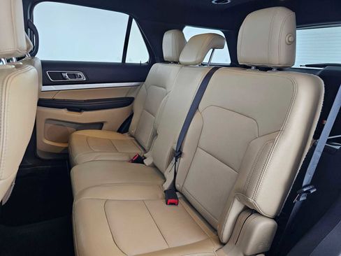 Used 2016 Ford Explorer XLT w/ Equipment Group 202A image 18