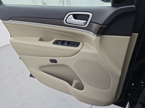 Used 2018 Jeep Grand Cherokee Limited w/ Trailer Tow Group IV image 25