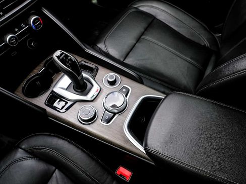 Used 2022 Alfa Romeo Giulia Ti AWD/4WD image 25