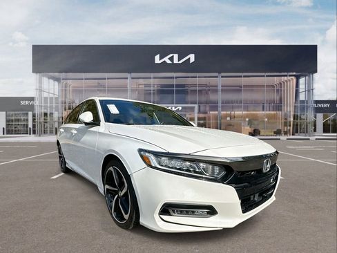 Used 2019 Honda Accord Sport image 2