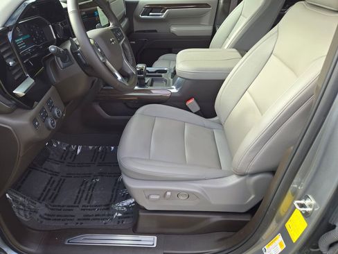 Used 2024 Chevrolet Silverado 1500 RST image 18