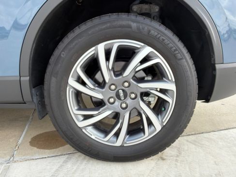 Used 2025 Lincoln Corsair FWD image 33