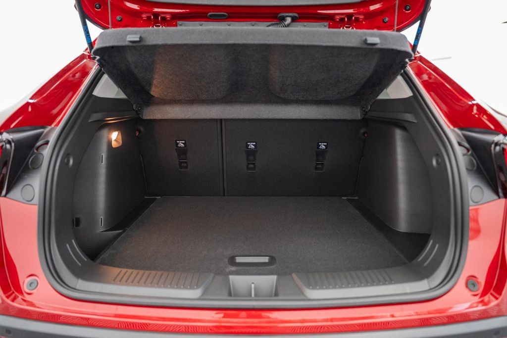 New 2026 Chevrolet Trax LT w/ Sunroof Package FWD image 10