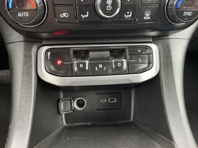 Used 2021 GMC Acadia SLE w/ Driver Convenience Package FWD image 16