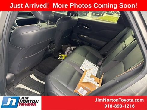 Used 2023 Toyota Crown Limited image 8