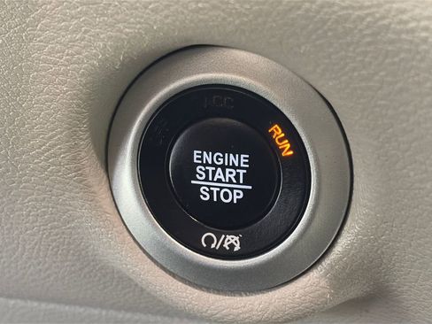 Used 2022 Chrysler Pacifica Touring-L FWD image 22