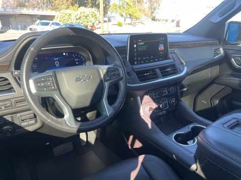 Used 2022 Chevrolet Tahoe Z71 w/ Luxury Package AWD/4WD image 14