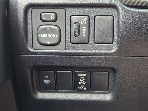 Used 2018 Toyota 4Runner TRD Off-Road AWD/4WD image 28