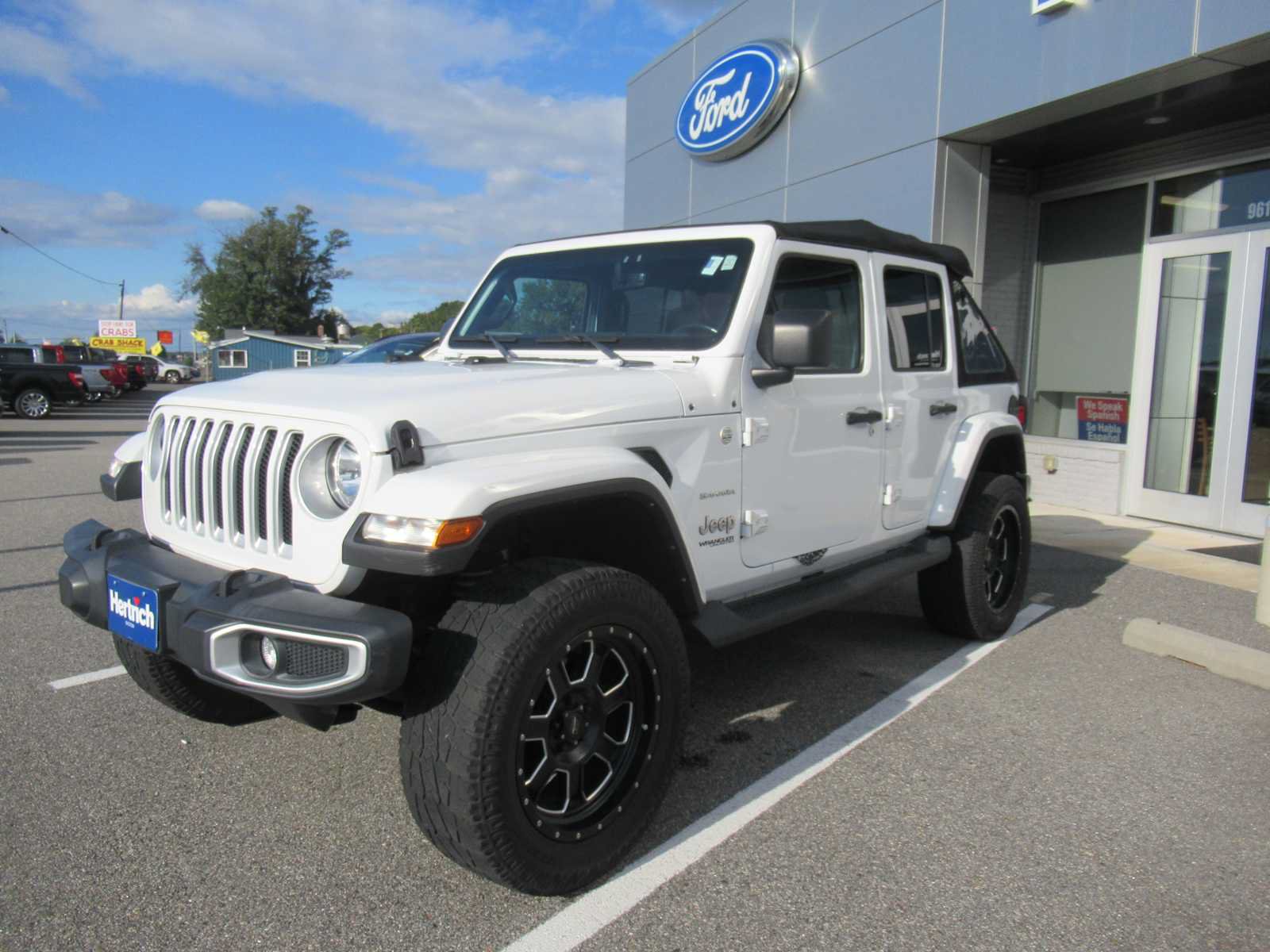 Used 2022 Jeep Wrangler Unlimited Sahara w/ Cold Weather Group AWD/4WD image 1