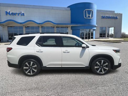 Used 2024 Honda Pilot Touring image 5
