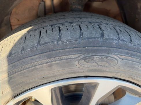 Used 2018 Toyota Avalon XLE Premium image 9